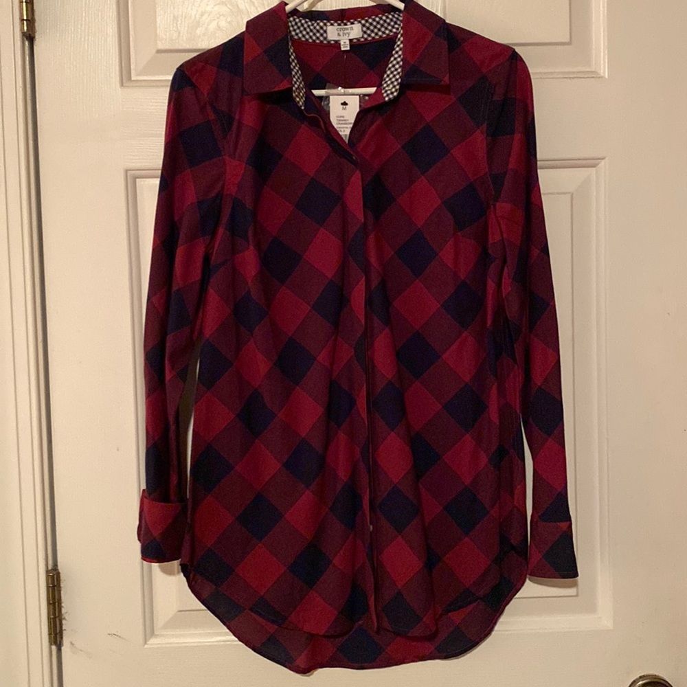 NWT Crown &  Ivy 100% cotton button down the front top, M,
